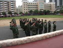 開寧監(jiān)控直播工廠行政人員軍訓(xùn)