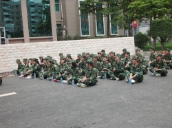 開寧監(jiān)控直播工廠生產(chǎn)部軍訓(xùn)